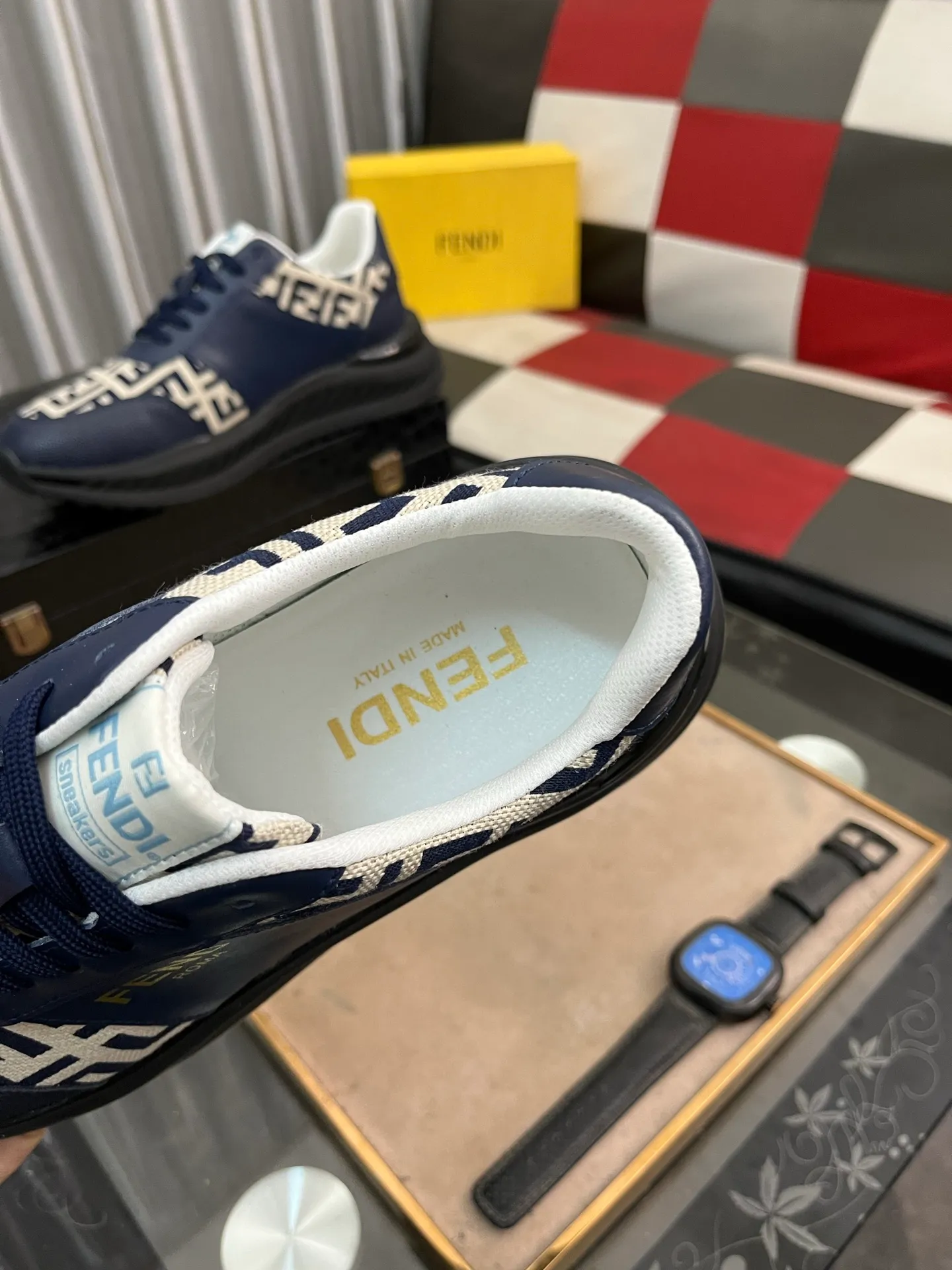 Men's Men's Shoes💰458⌚️⌚️[Fendi] Fendi's latest casual shoes for men! Available at counters simultaneously! Made entirely of imported top-grain calfskin, the interior is made of top-grain water-dyed cowhide, and the original factory-supplied rubber outsole. Leading new fashion concepts. Matching code: 38-444️⃣Colors available